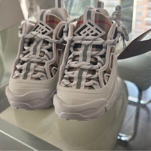 Burberry White  Chunky Sneakers with Geometric Design size 10
